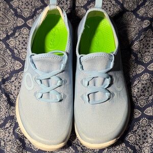 OOFOS Sky Blue Shoes with Neon Green Insole 7.5